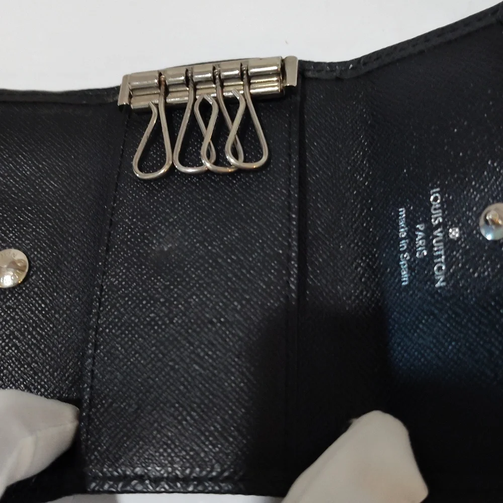 Louis Vuitton Black Textured Key Holder - Picture 5 of 6